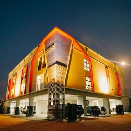 Dparagon Kalijudan Hostel Surabaya Exterior foto